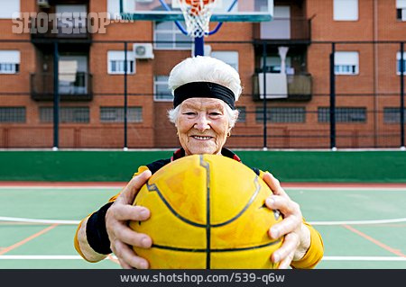
                Hobby, Basketball, Aktive Seniorin                   