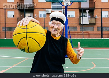 
                Spielen, Cool, Basketball, Aktive Seniorin                   
