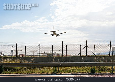 
                Flugzeug, Flughafen, Landebahn                   