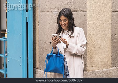 
                Frau, Stadt, Lesen, Nachricht, Smartphone                   