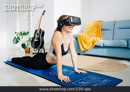 
                Virtuelle Realität, Yoga, Bhujangasana, Head-mounted Display                   