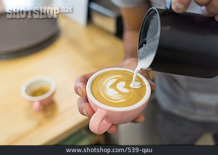 
                Milchschaum, Milchkaffee, Barista, Latte-art                   