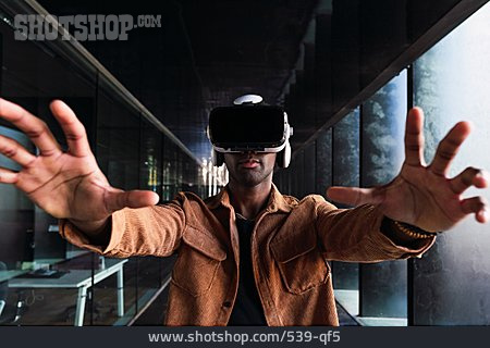 
                Hände, Virtuelle Realität, Erkunden, Ausgestreckt, Cyberspace, Videospiel, Head-mounted Display                   