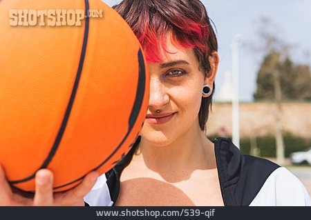 
                Junge Frau, Cool, Porträt, Basketball                   