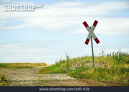 
                Verkehrszeichen, Andreaskreuz, Bahnübergang                   