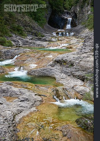 
                Wasserfall, Pyrenäen, Escuain                   