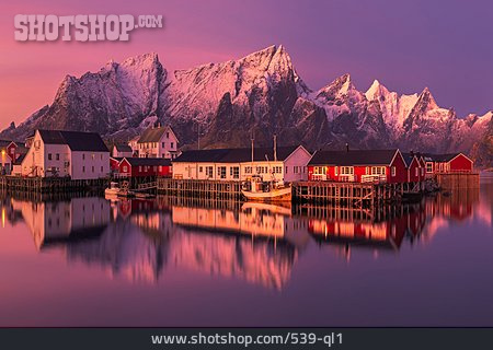 
                Sonnenuntergang, Wasserspiegelung, Norwegen, Lofoten, Moskenesoy                   