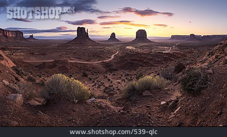 
                Sonnenuntergang, Monument Valley, Navajo Tribal Park                   
