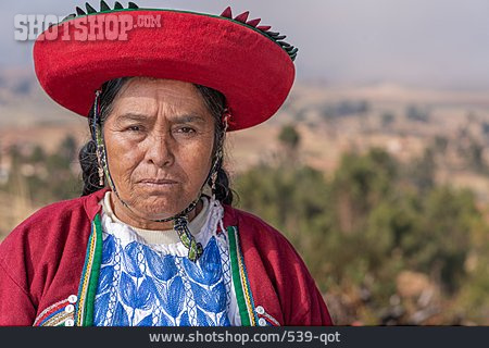 
                Seniorin, Bäuerin, Peru, Indigen                   