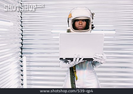 
                Laptop, Online, Astronautin                   