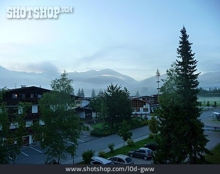 
                Morgendämmerung, Tirol, Ortschaft                   