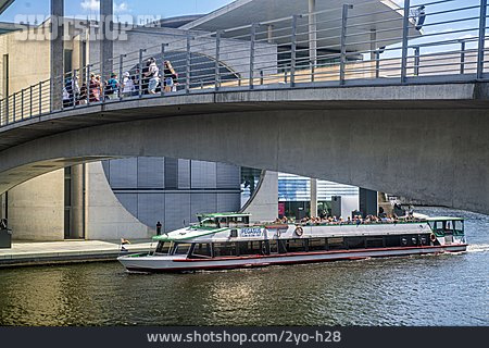 
                Berlin, Regierungsviertel, Spree, Ausflugsboot                   