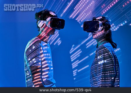 
                Paar, Head-mounted Display, Metaverse                   