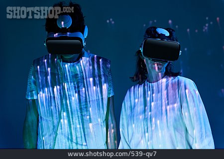 
                Virtuelle Realität, Head-mounted Display, Metaverse                   