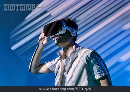 
                Virtuelle Realität, Head-mounted Display                   