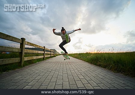 
                Skateboarder, Longboard                   