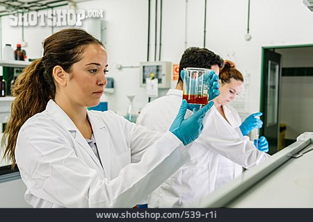 
                Forschung, Labor, Chemikerin                   