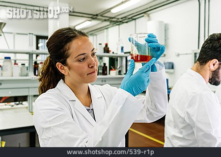 
                Wissenschaft, Labor, Chemikerin                   