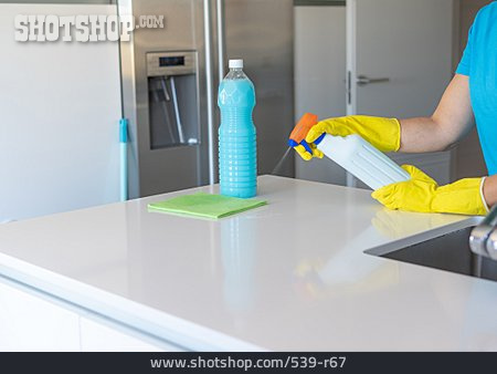 
                Sauberkeit, Hausarbeit, Reinigungskraft                   