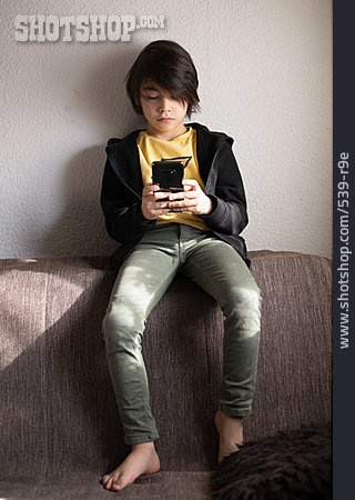 
                Junge, Online, Smartphone                   