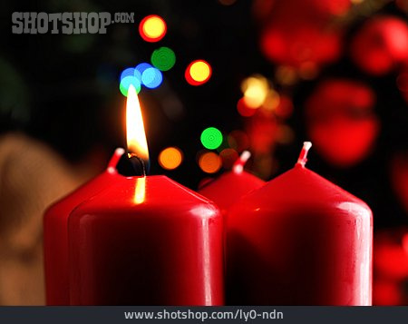 
                Kerzenlicht, Adventskerze, Erster Advent                   