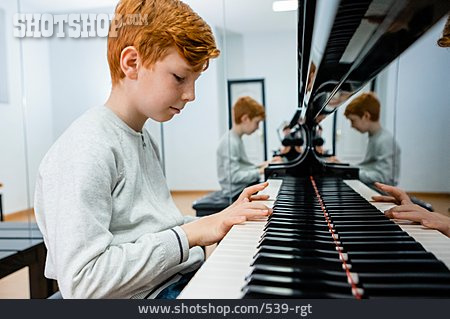 
                üben, Klavier, Musikschüler                   
