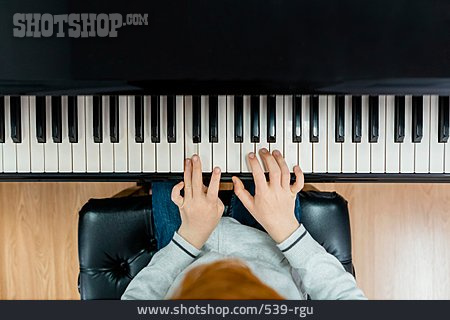 
                üben, Klaviertastatur, Klavierspielen                   