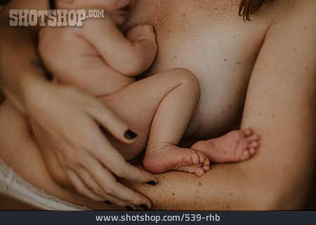 
                Mutter, Geborgenheit, Neugeborenes                   