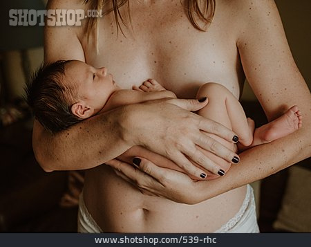 
                Säugling, Mutter, Geborgenheit                   