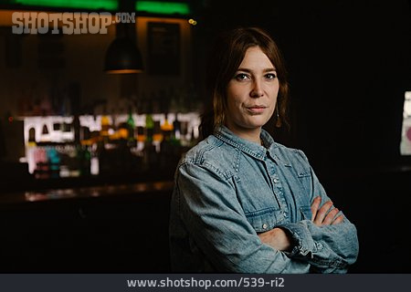 
                Bar, Porträt, Angestellte                   