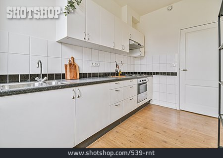 
                Küche, Holzboden                   