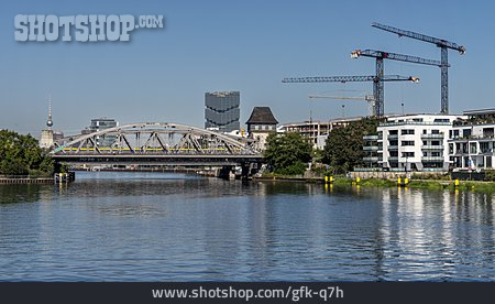 
                Berlin, Spree, Eisenbahnbrücke                   