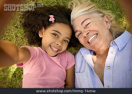 
                Großmutter, Multikulturell, Enkeltochter                   