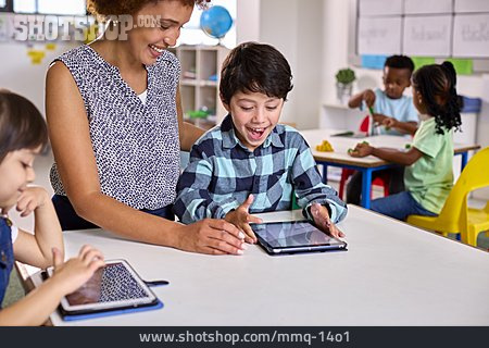 
                Bildung, Grundschule, Tablet-pc                   