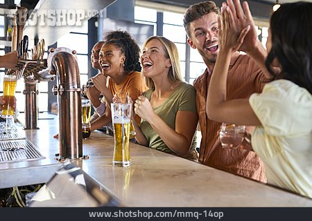 
                Alkohol, Bar, Freunde                   