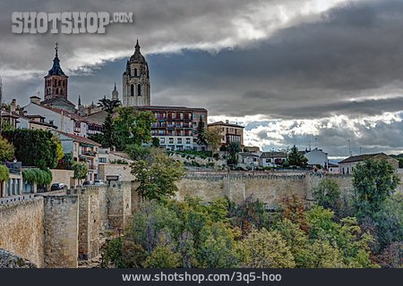 
                Altstadt, Segovia                   