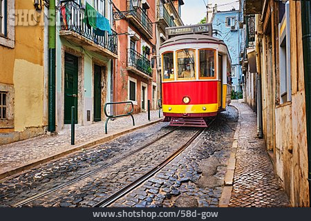 
                Lissabon, Straßenbahn, Straßenbahnlinie 28                   