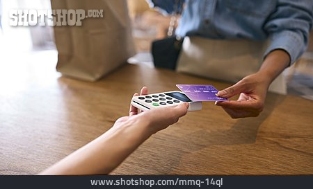 
                Bezahlen, Kreditkarte, Bargeldlos, Kartenlesegerät                   