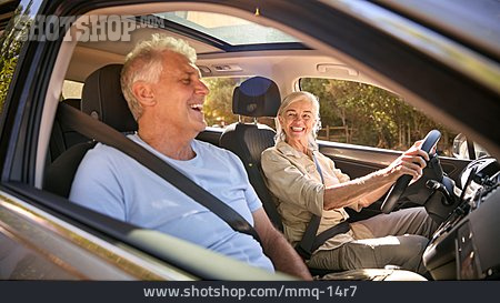 
                Lachen, Autofahrerin, Seniorenpaar                   