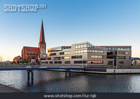
                Bürogebäude, Warnow, Petrikirche, Rostock                   
