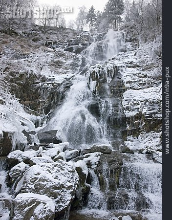 
                Wasserfall, Winter                   