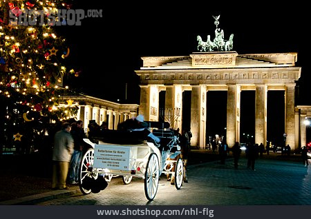 
                Brandenburger Tor, Weihnachtszeit, Kutsche                   