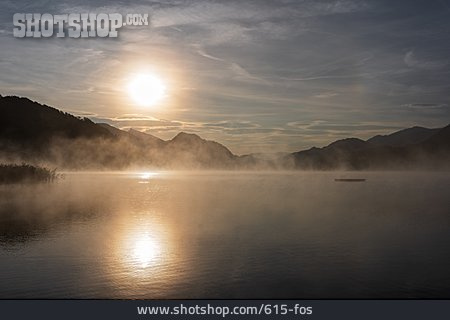 
                Sonnenaufgang, See, Nebel                   