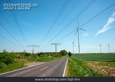 
                Strommast, Windkraft, Landstraße                   