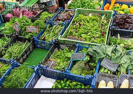 
                Gemüsemarkt, Gemüseabteilung                   