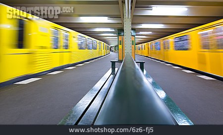 
                U-bahn, Bahnsteig, U-bahnstation                   