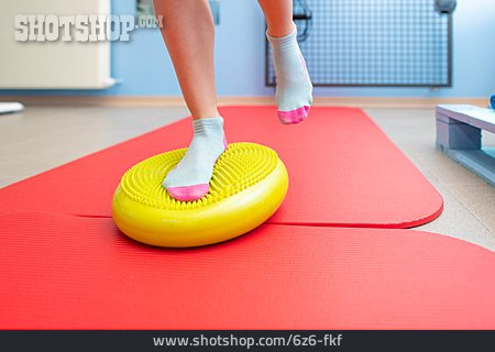 
                Physiotherapie, Fußgelenk, Balancekissen                   