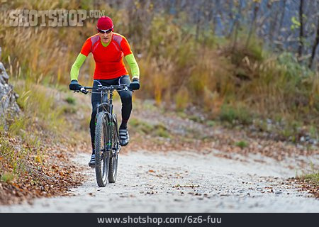 
                Mountainbike, Mountainbiker                   