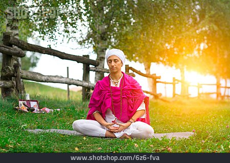 
                Meditieren, Outdoor Yoga, Kundalini-yoga                   