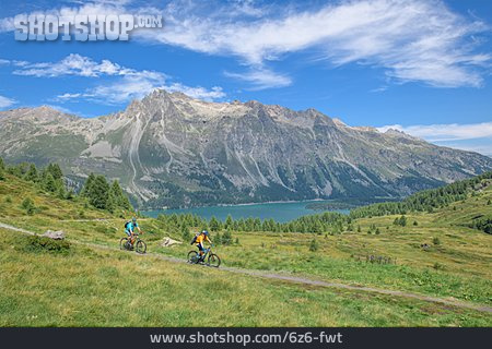 
                Berglandschaft, Fahrradtour                   